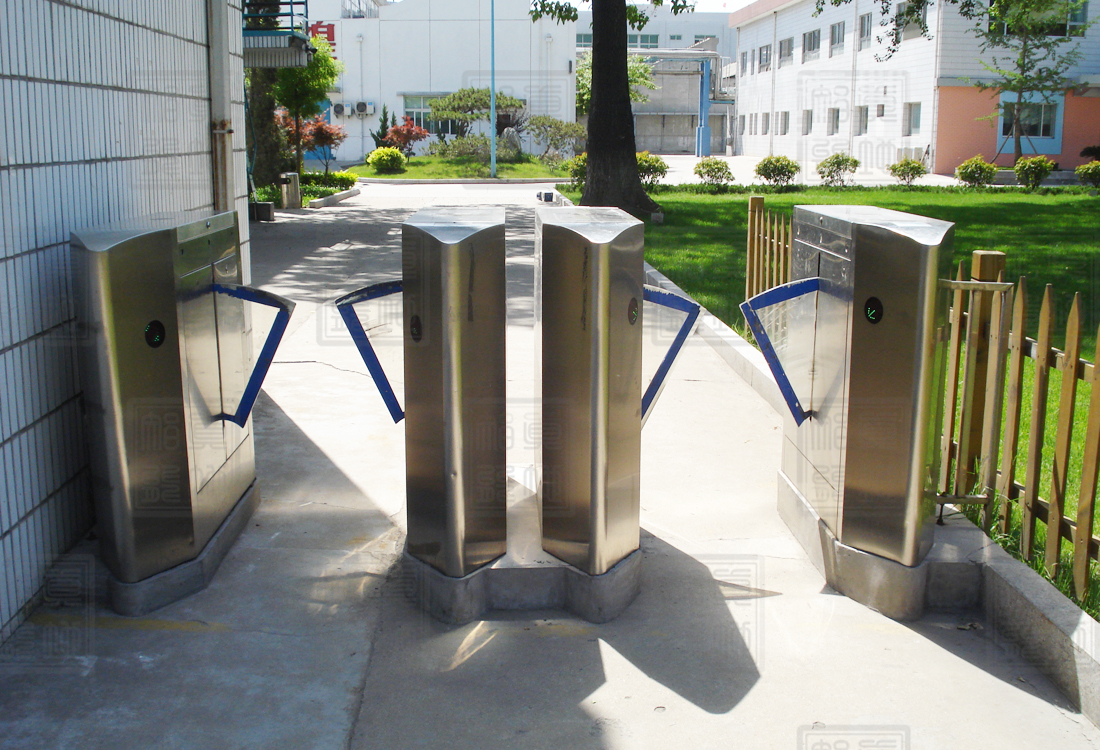 【真地行业篇】智能道闸和传统道闸有什么优点呢？