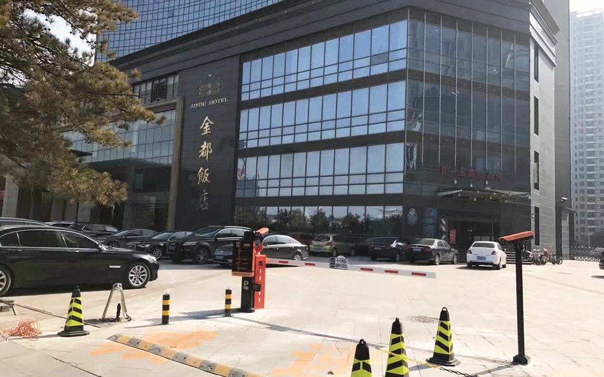 中央时代广场采用真地智能车牌识别系统