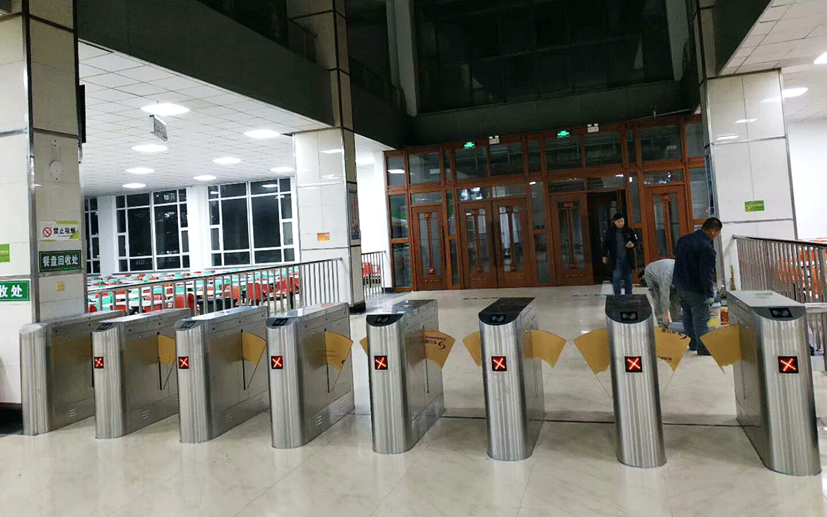 以物联网技术为基石，“智慧校园” 以一体化教学云为主体