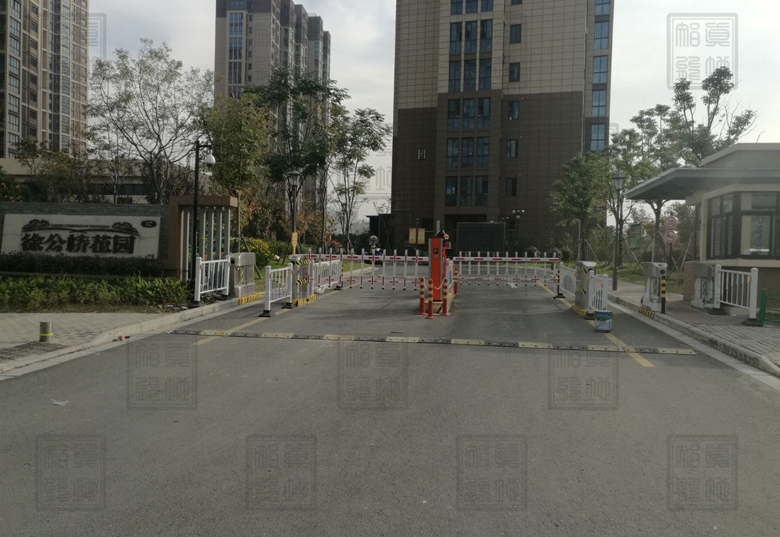 全新升级，公园停车场采用智能缴费功能